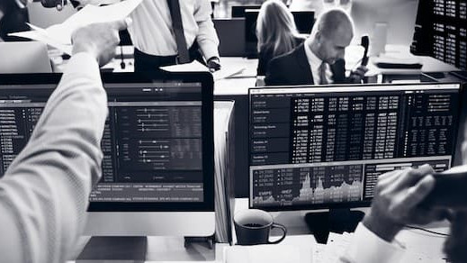6 milioni di barili in due minuti: la CFTC avvia l'indagine sui futures petroliferi - AllFounds