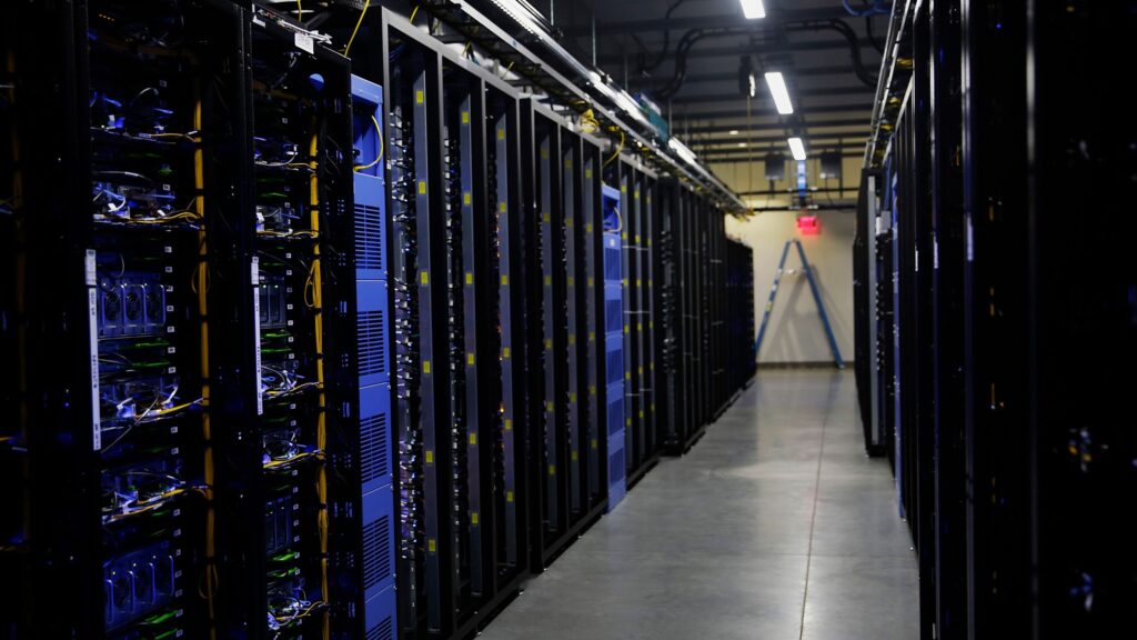 Supercomputer da 60 milioni su eBay: 300 rack con 9 600 GPU Nvidia A100 - AllFounds